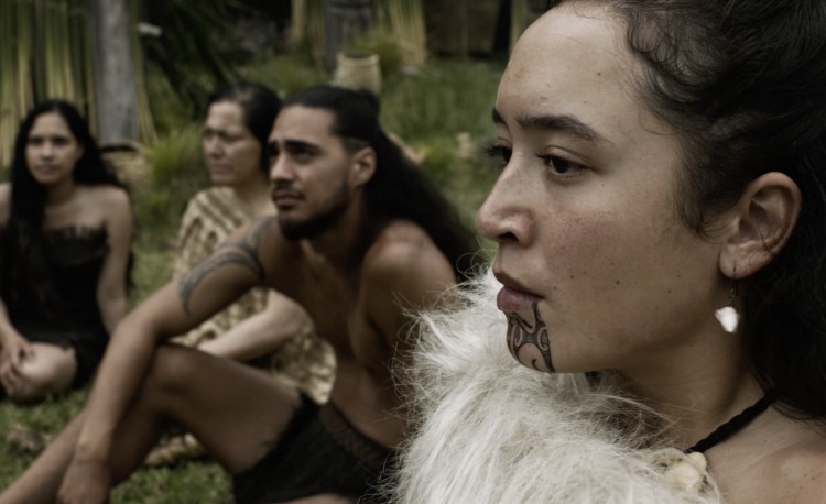 01 E NOHO RĀ